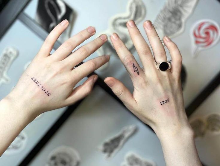 20 Hand Tattoo Ideas For Women Mom S Got The Stuff