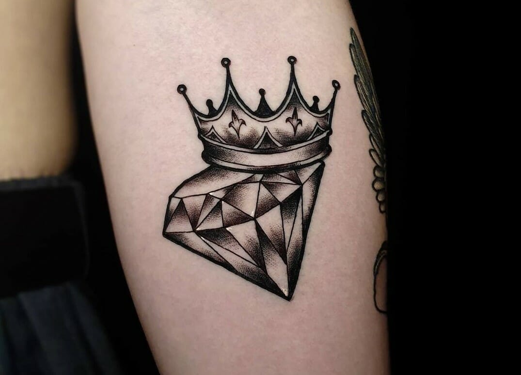 21 Cool Crown Tattoo Ideas For Men Styleoholic