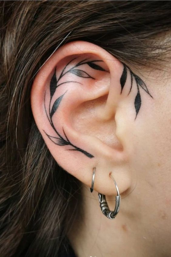 21 Cute And Cool Small Ear Tattoos For Women In 2021 Tatoeage Idee N