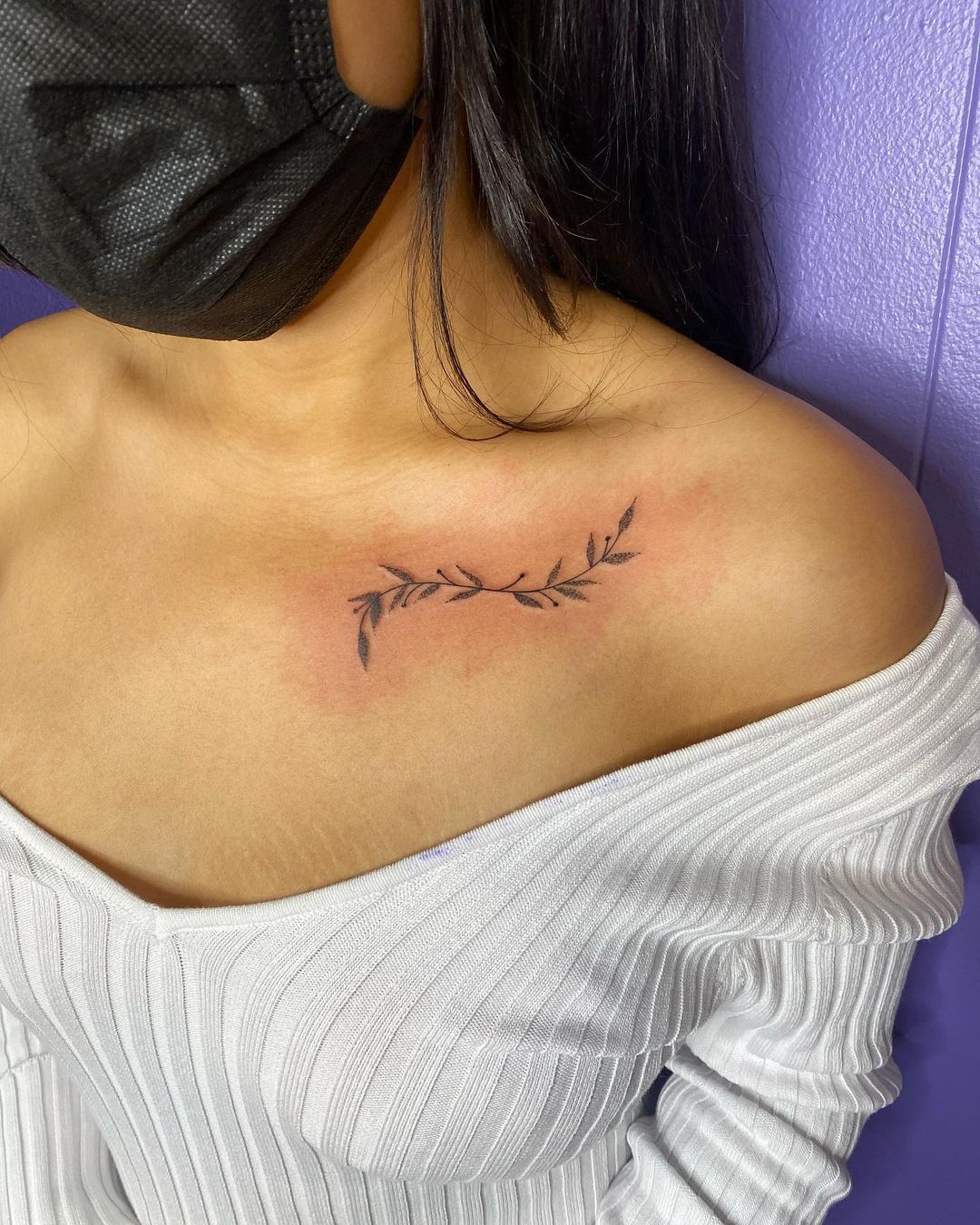 23 Collar Bone Tattoos For Everybody In 2021 Bone Tattoos Under