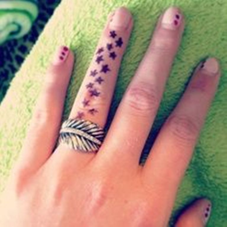 23 Stars Tattoos Designs For Your Fingers