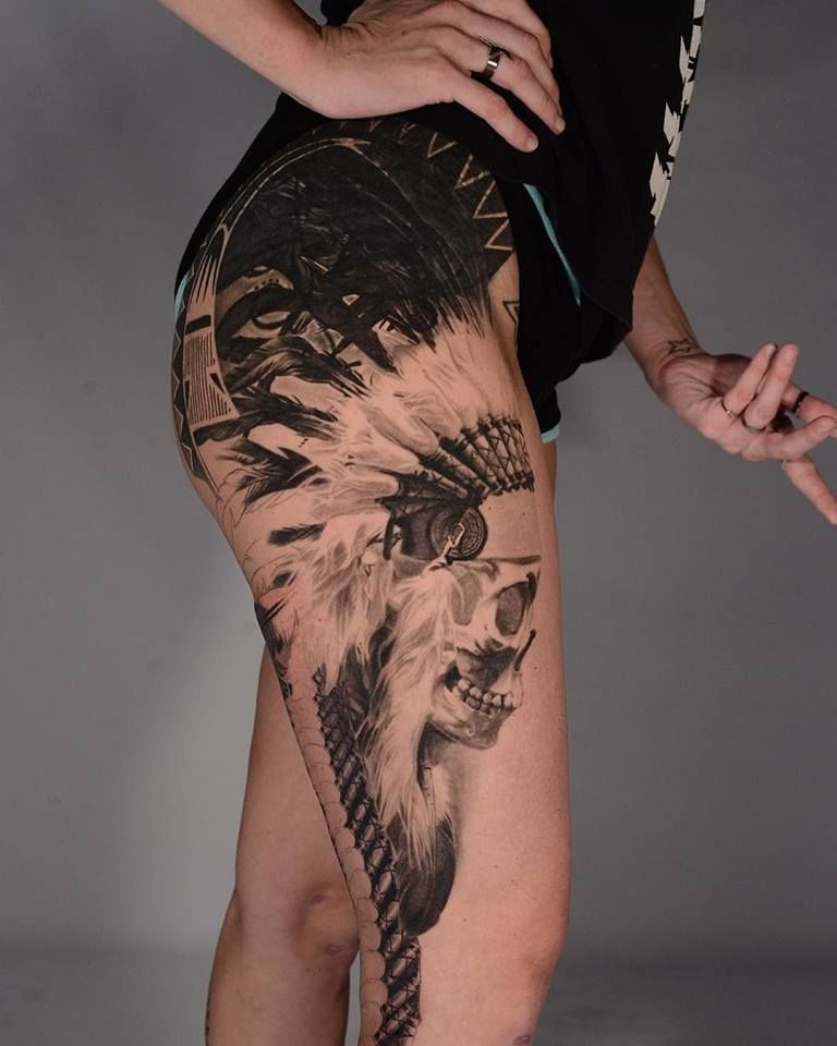 25 Beautiful Thigh Tattoo Ideas For Women