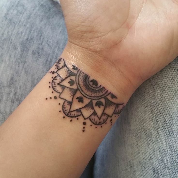 25 Wrist Tattoos Ideas For Men And Women