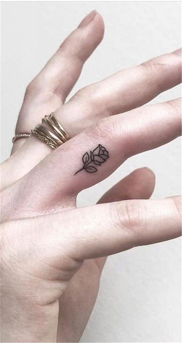 26 Elegant Finger Tattoos Ideas For Female