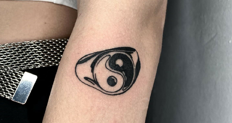 30 Yin Yang Tattoos In 2020 Yin Yang Tattoos Shoulder Tattoo Yin