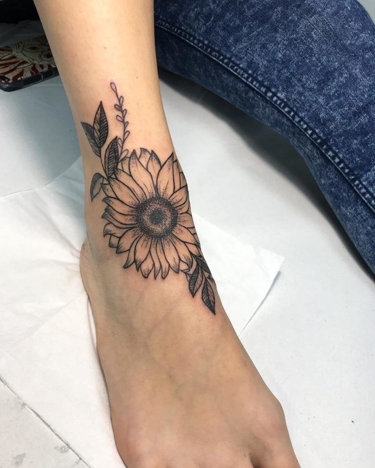 34 Stunning Top Of Foot Flower Tattoos Ideas