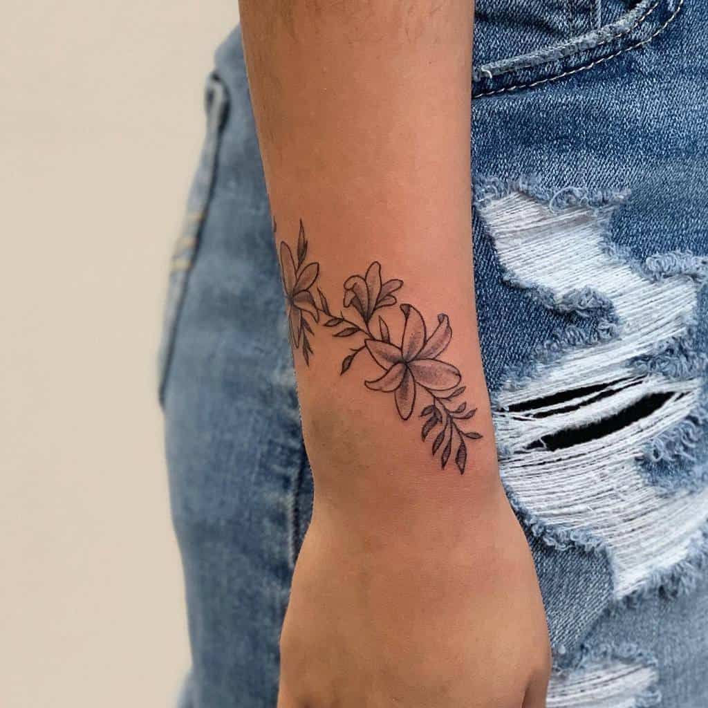 37 Cool Flower Wrist Tattoo Ideas 2024 Inspiration Guide Flower