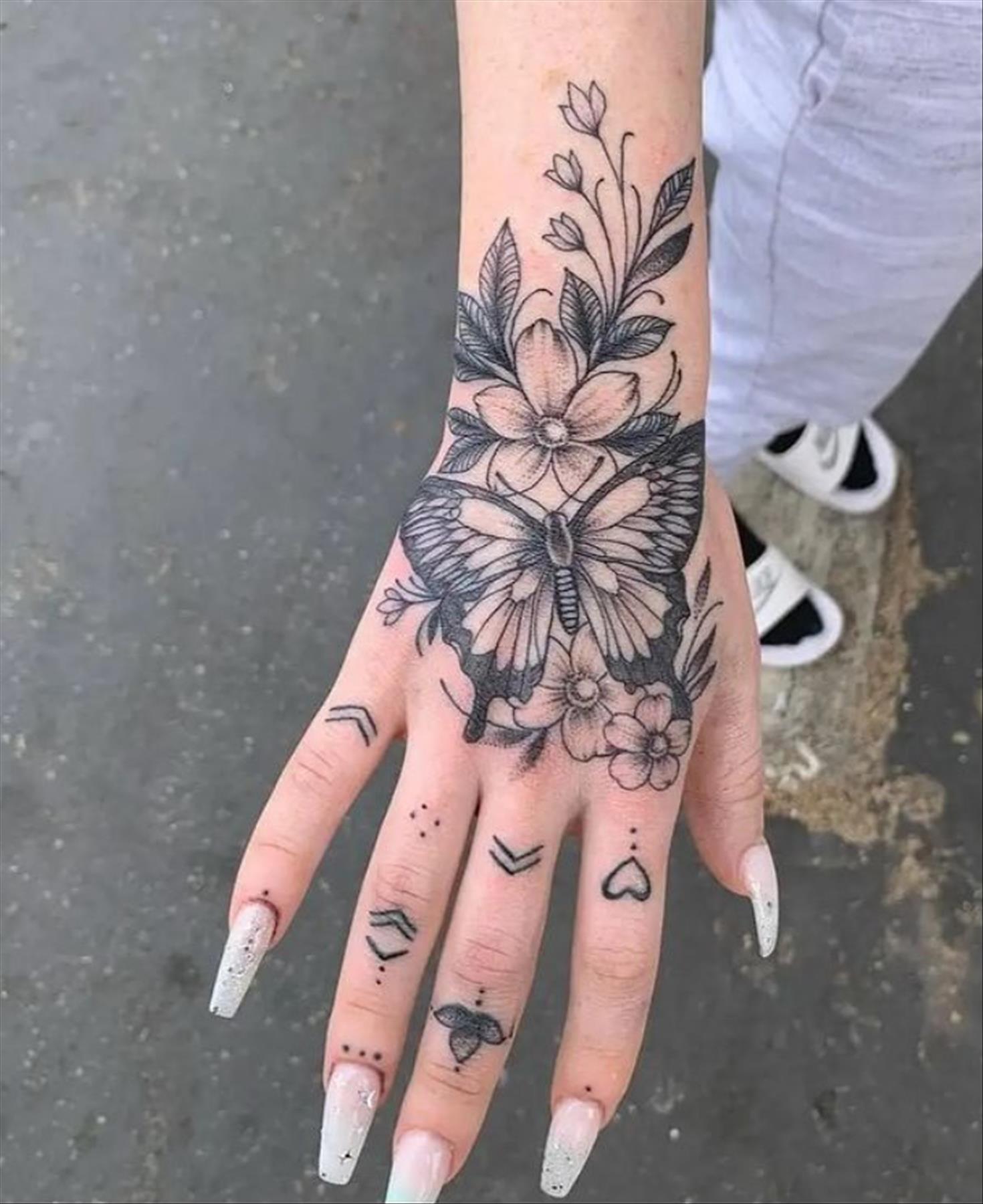 40 Pretty Finger Tattoos For Girls With Meaning Fashionsum