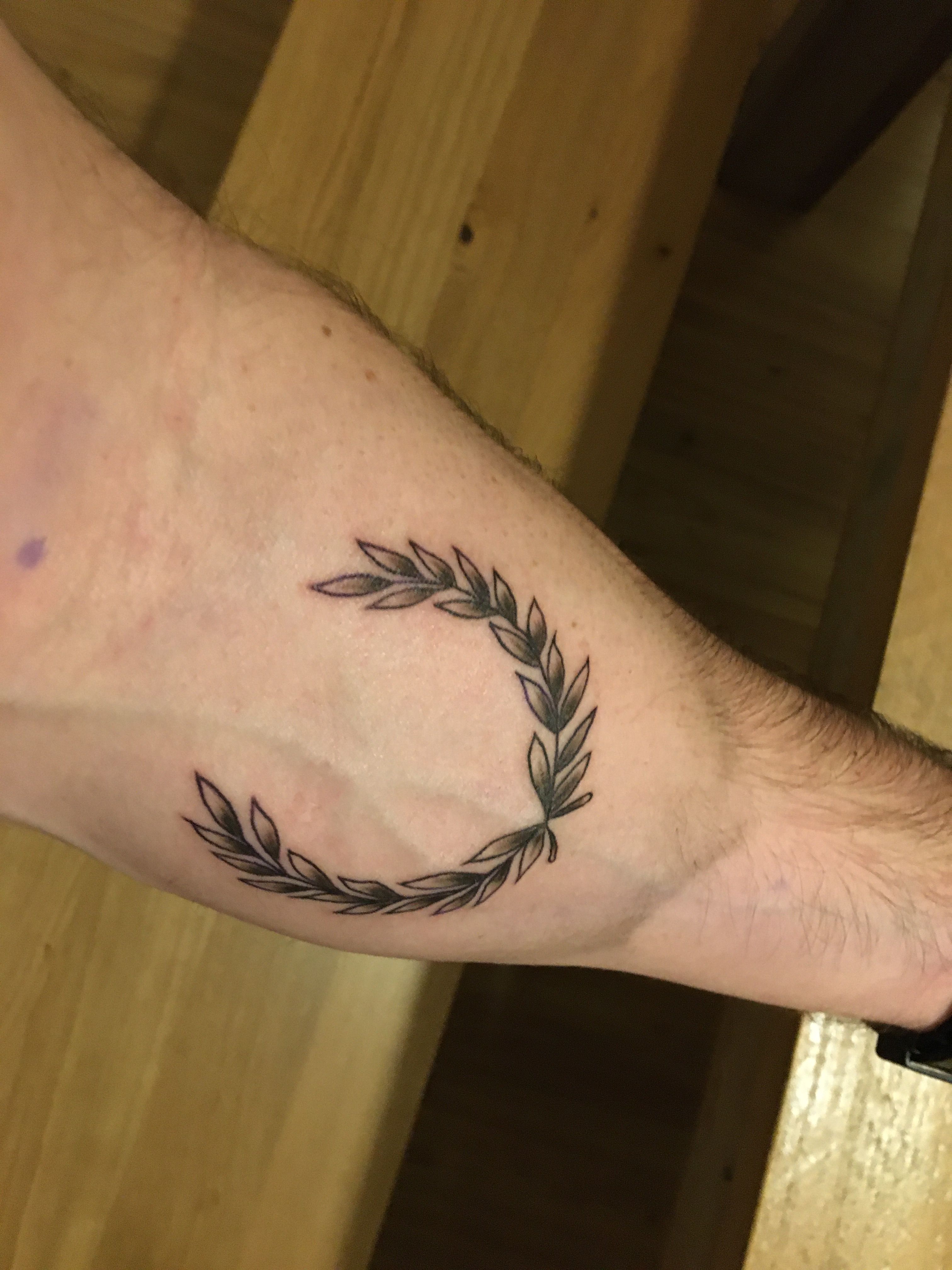 50 Beautiful Laurel Wreath Tattoo Designs And Meanings Artofit