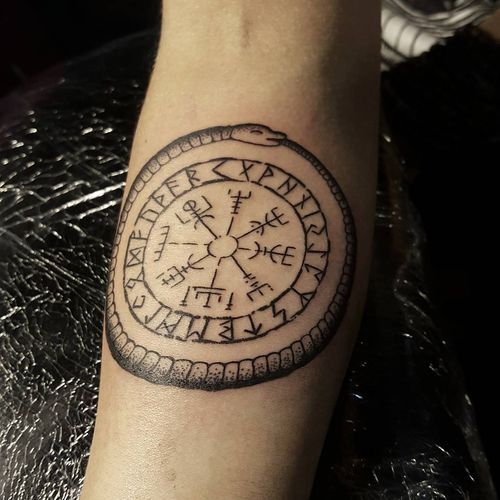 50 Ouroboros Tattoo Ideas To Try In December 2020 Ouroboros Tattoo