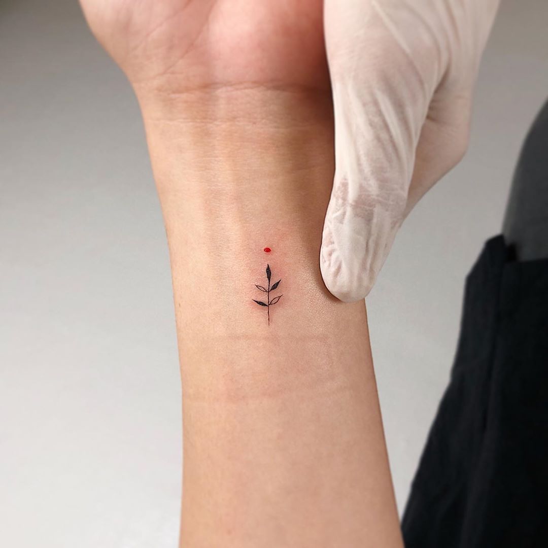 50 Simple Elegant Tattoo Ideas For Women Tiny Wrist Tattoos Wrist