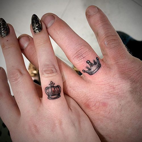 51 King And Queen Tattoos For Couples Stayglam Finger Tattoos For