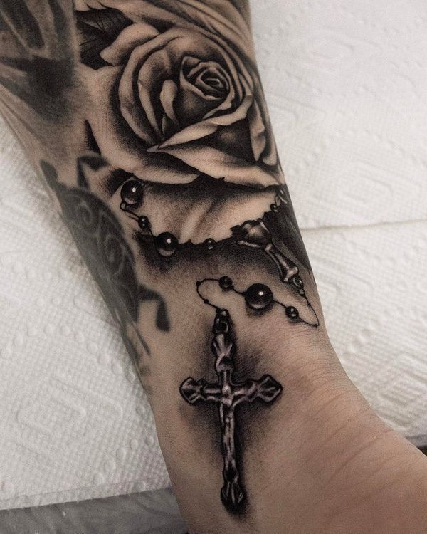 51 Rosary Tattoo Ideas With Meaning The Wild Tattoo 2019 Rosarybeadtattoo 51 Rosary Tattoo