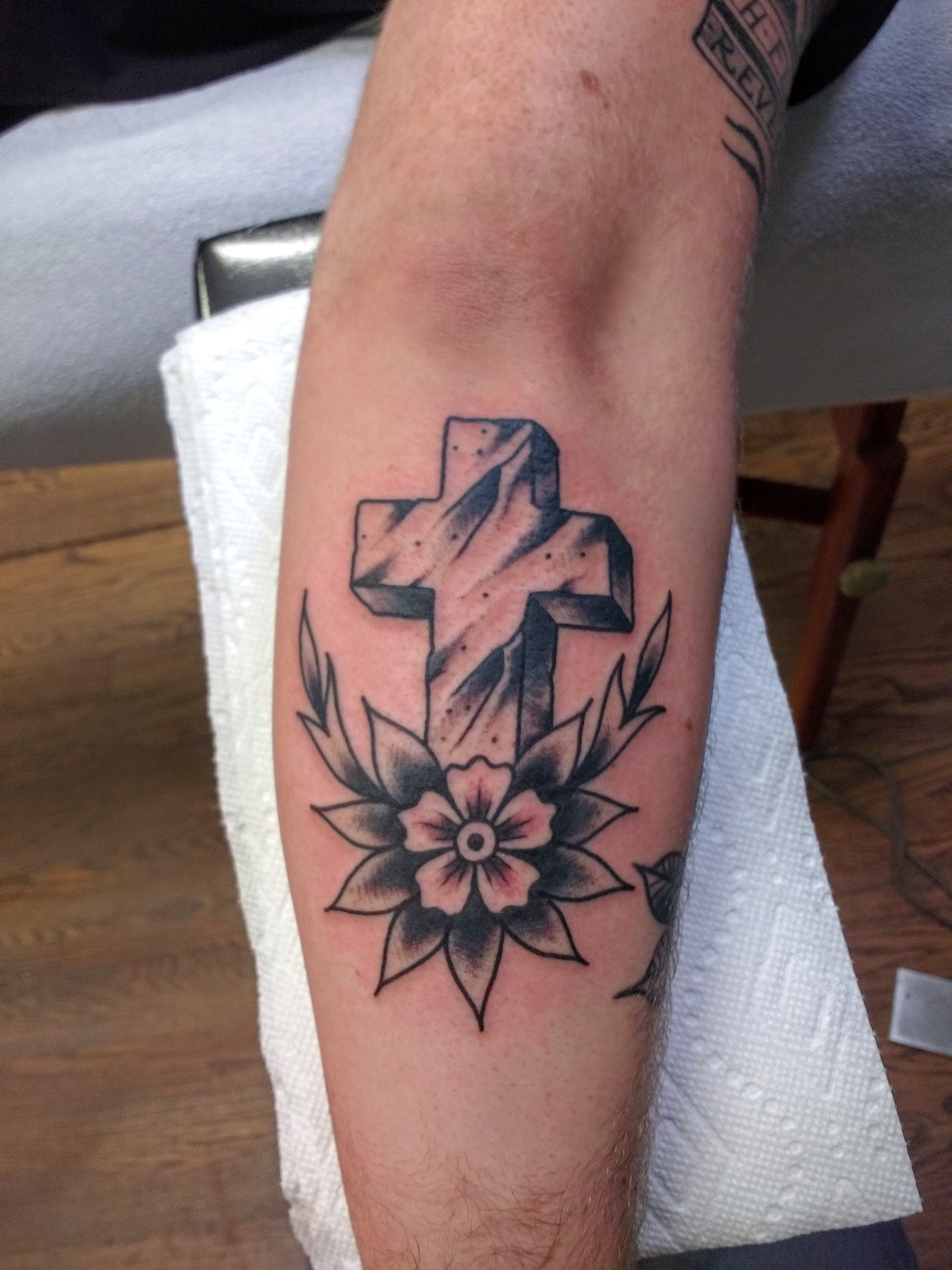 American Traditional Cross Tattoo: Timeless Designs Revealed