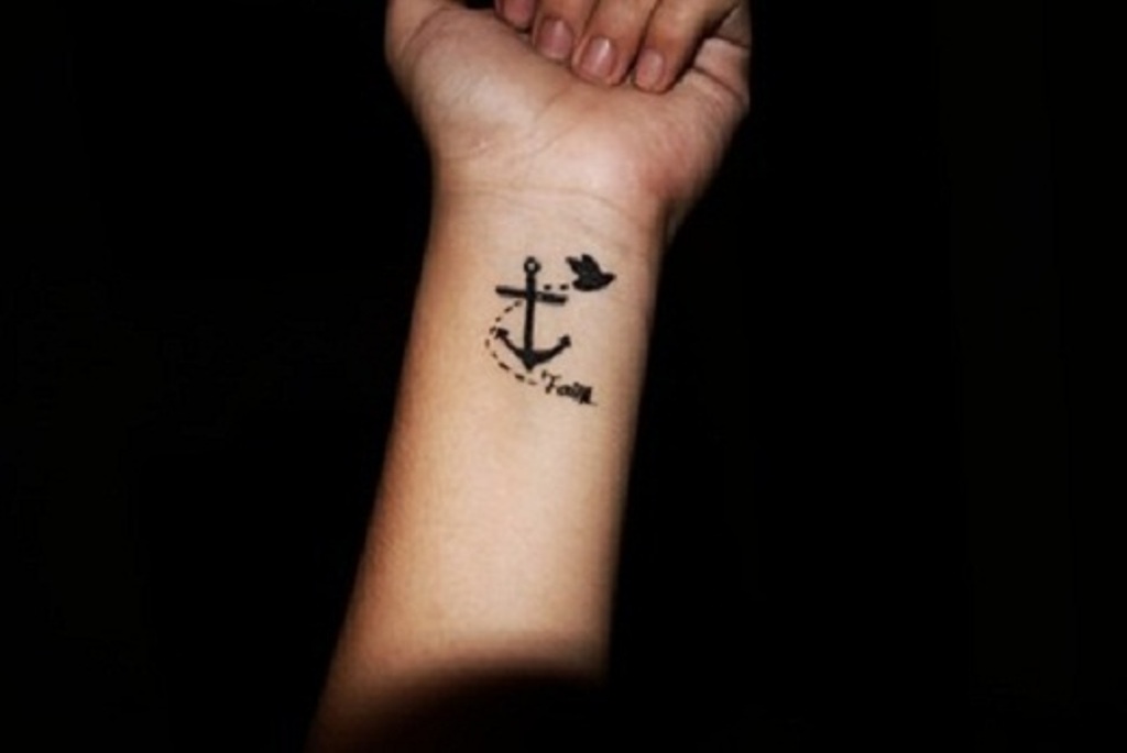 5 Meaningful Anchor Wrist Tattoo Designs for Inspiration