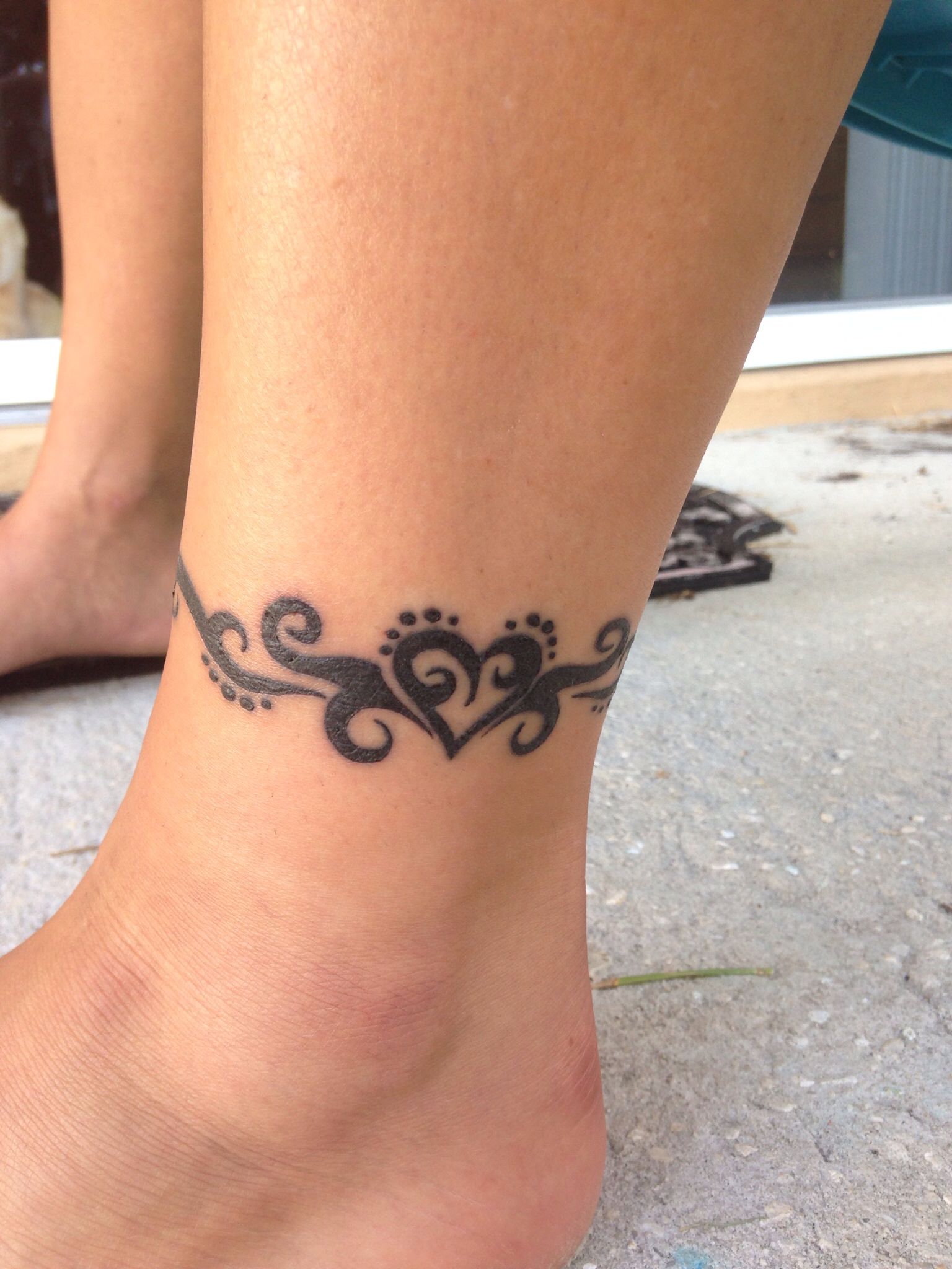 Ankle Bracelet Tattoos To Make Your Legs Look Graceful