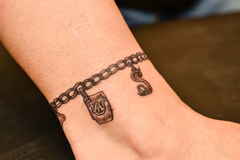 5 Chic Designs for Ankle Charm Bracelet Tattoos