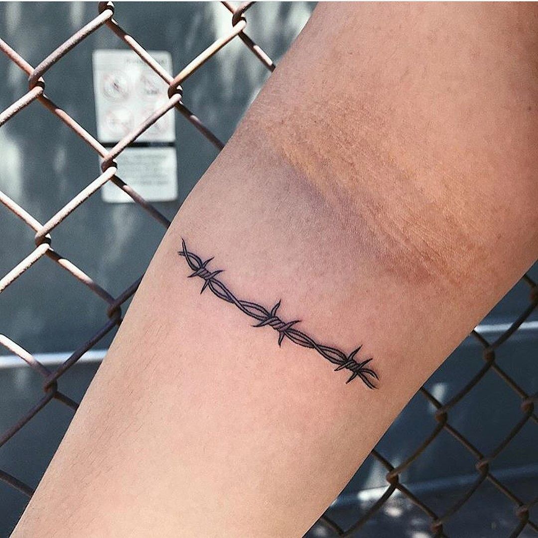 Barb Wire And Rose Tattoo Through Skin Jpg 501 649 Barbed Wire