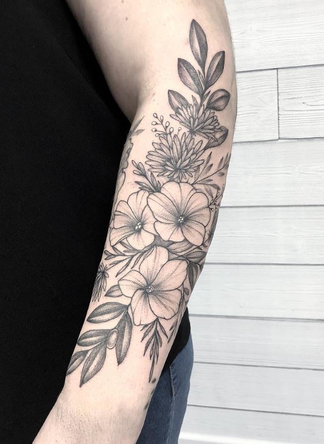 7 Stunning Black and Gray Flower Tattoo Designs