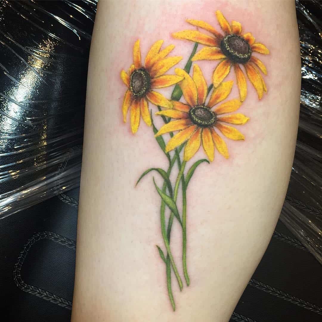 Black Eyed Susan Tattoo In 2020 Tattoos Tattoos For Women Sternum