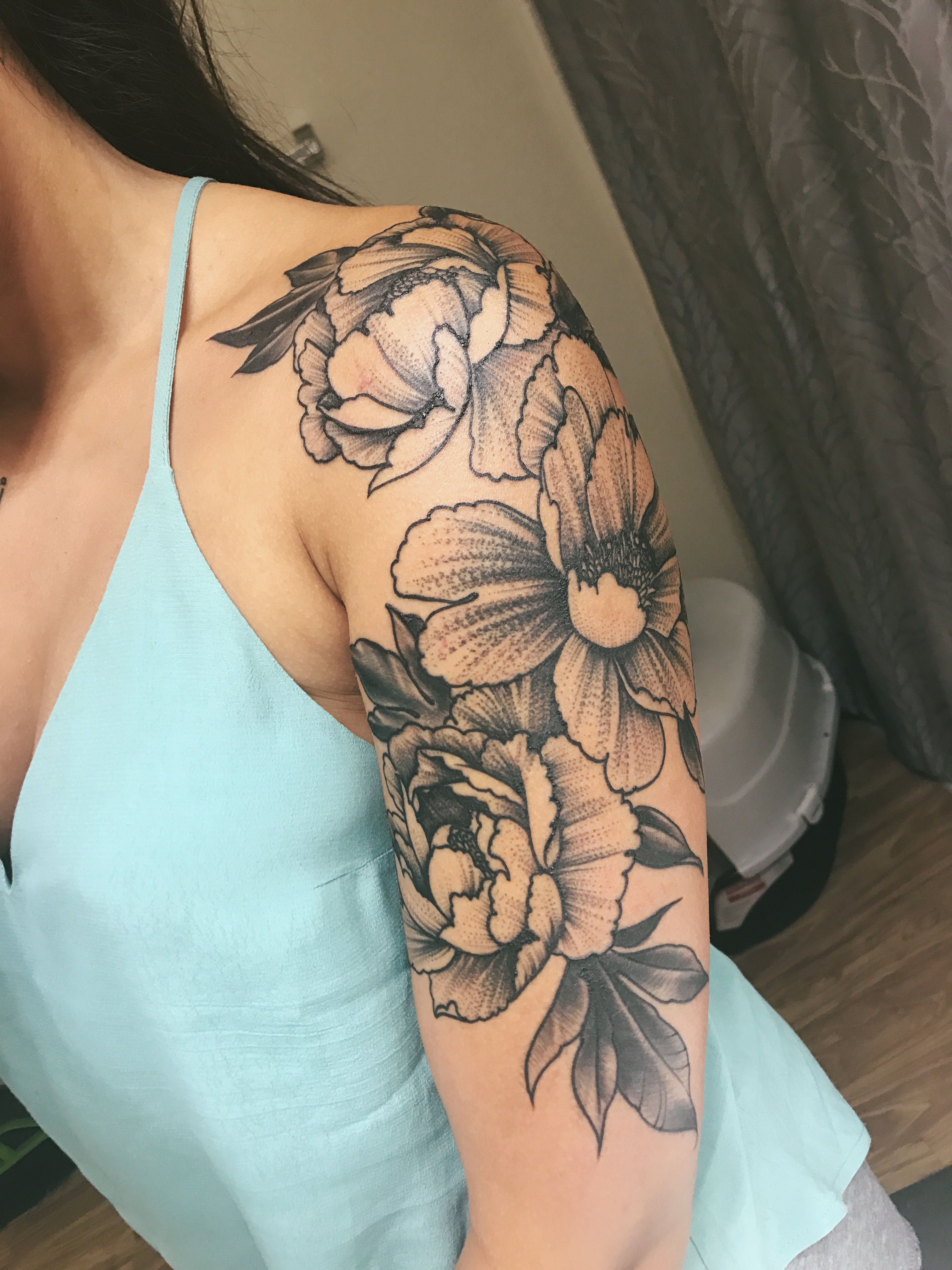 Black Outline Peony Flower Tattoo On Right Half Sleeve Tatuagem De Manga Tatuagem De Flor No