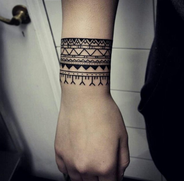 5 Bracelet Tattoo Ideas for Modern Men