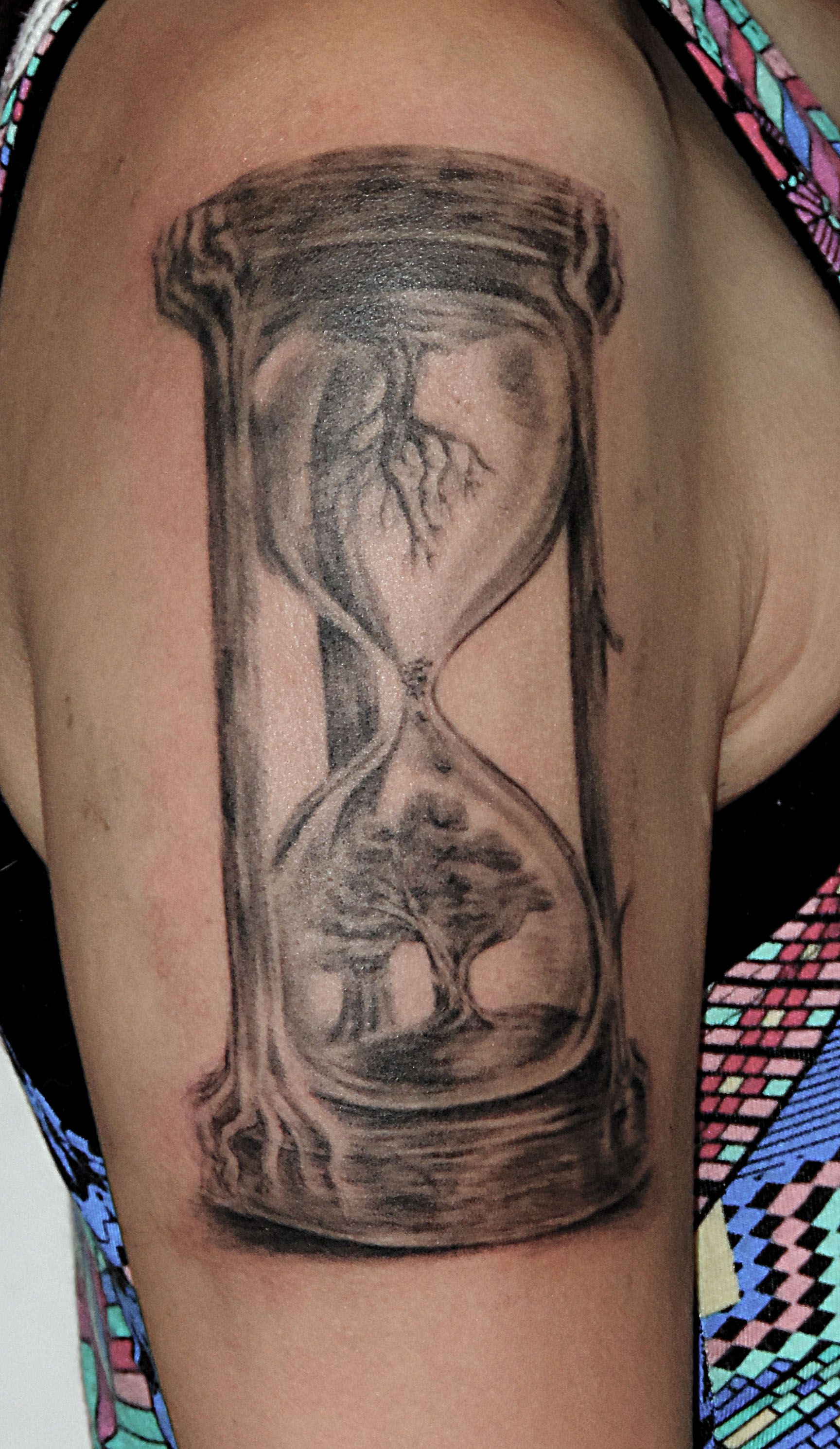 7 Meaningful Interpretations of Broken Sand Clock Tattoos