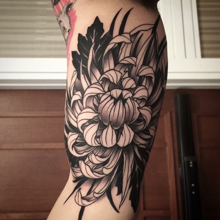 10 Stunning Chrysanthemum Tattoo Design Ideas