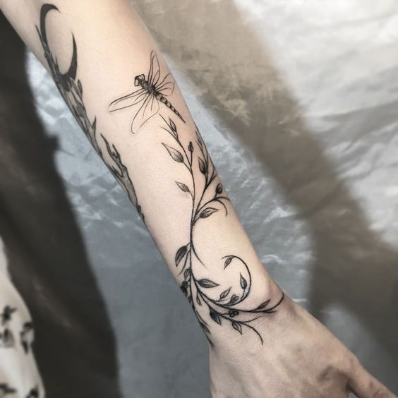 Elegant Vine Tattoo On The Wrist In 10 Ideas