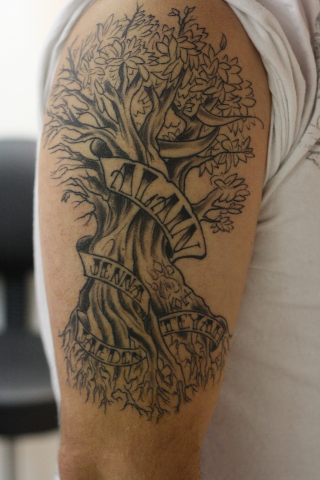 Explore Stunning Family Tree Tattoo Designs Today