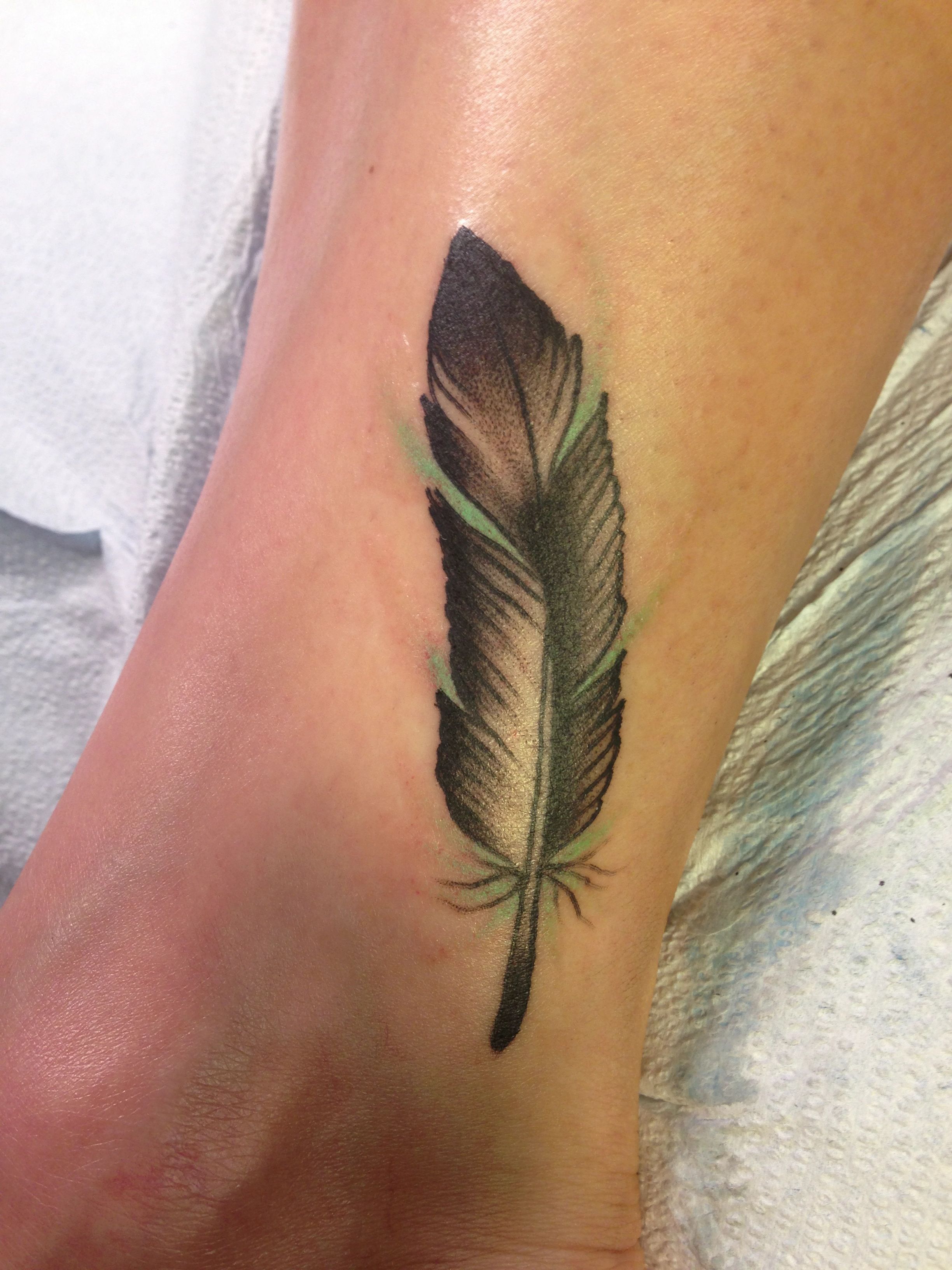 10 Stunning Feather Tattoo Ideas for Women