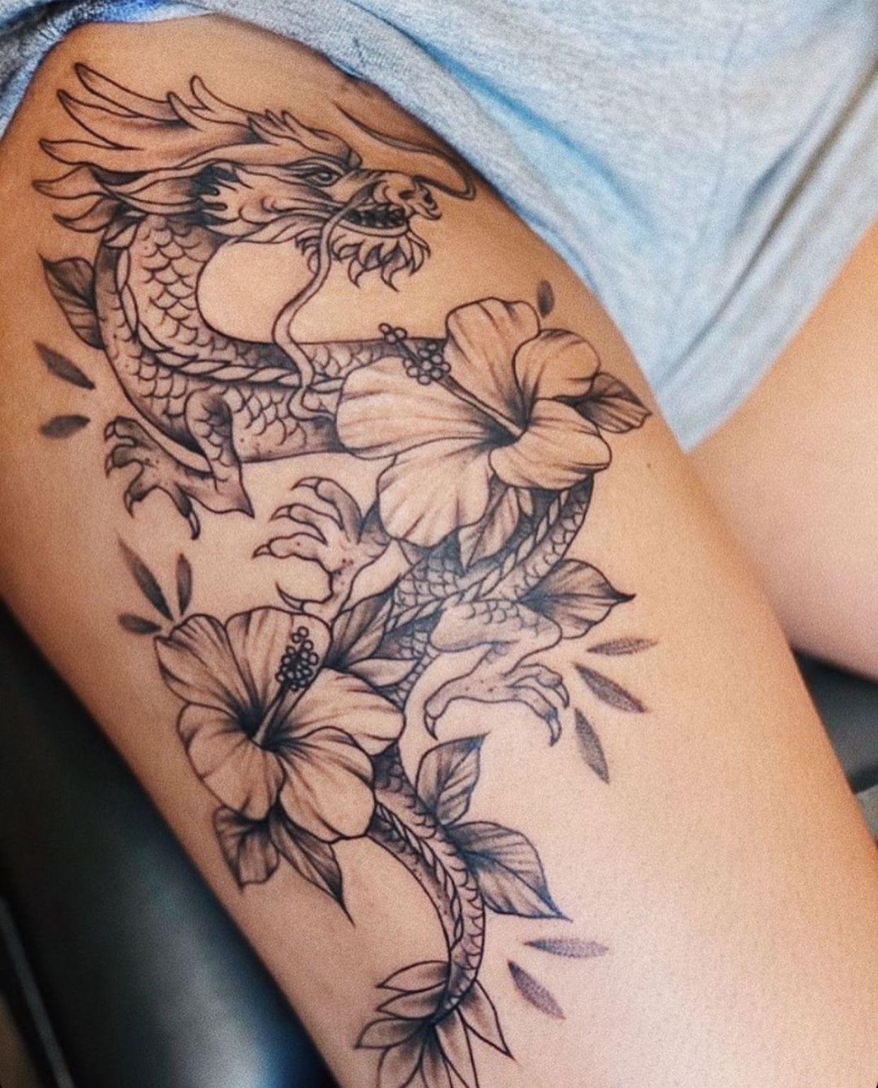 5 Stunning Feminine Dragon and Flower Tattoo Ideas