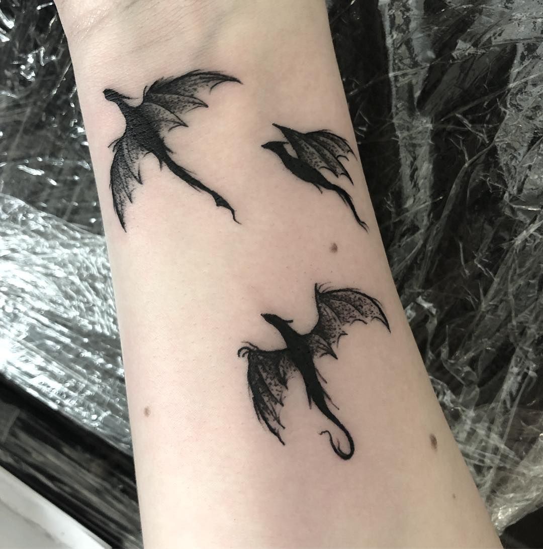 Small Feminine Dragon Tattoos: Elegant Ink Inspiration