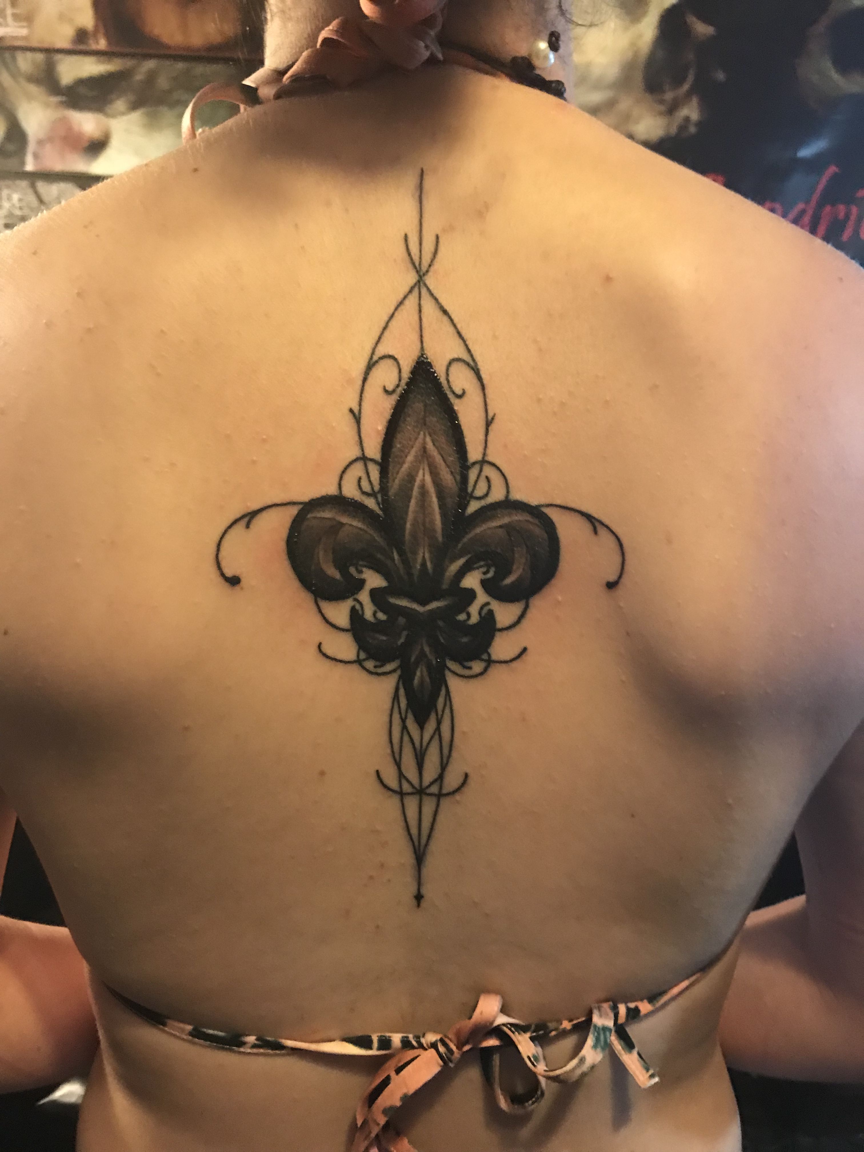 10 Elegant Fleur De Lis Tattoo Designs