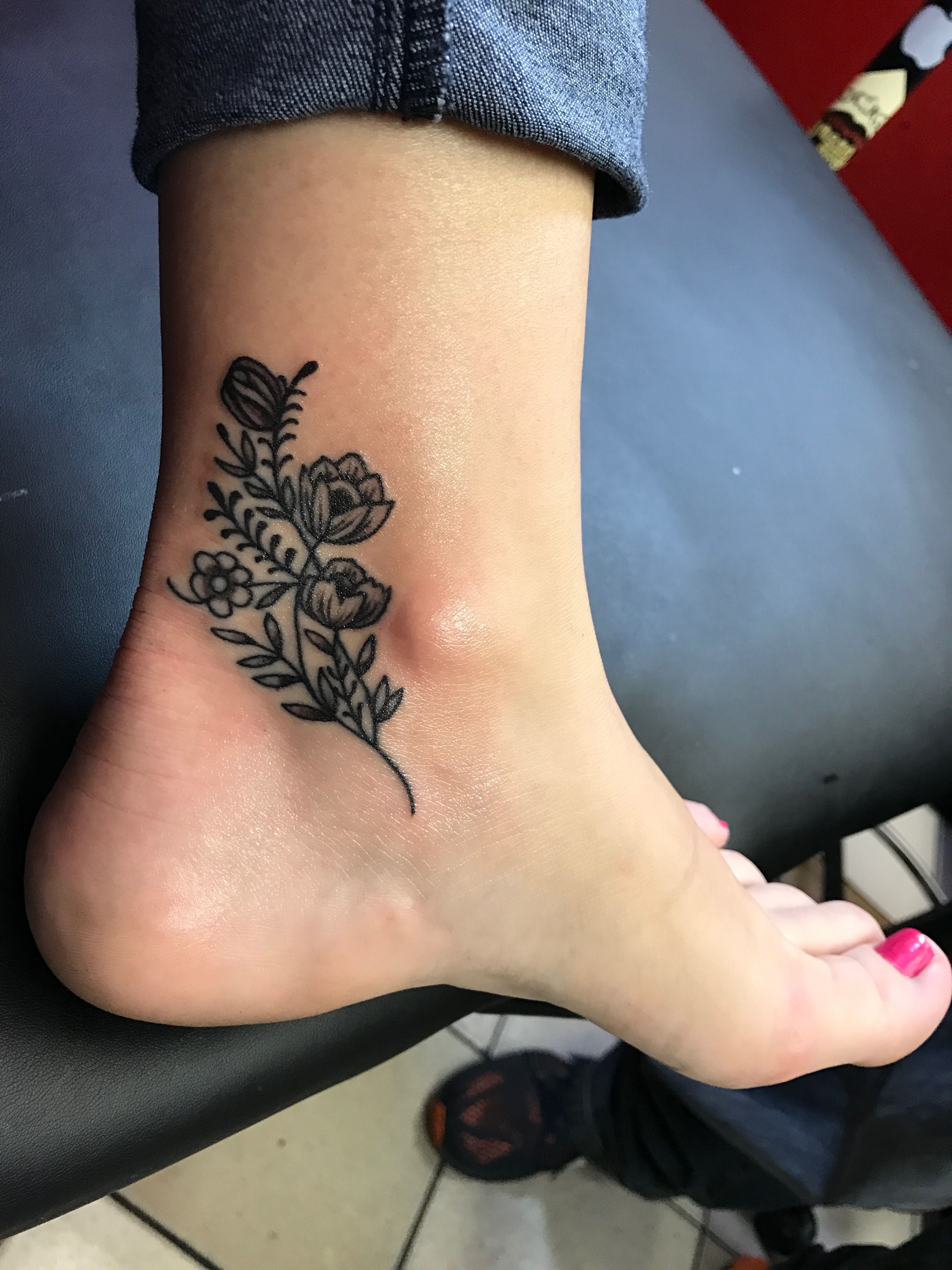 20 Stunning Foot Flower Tattoos You'll Love