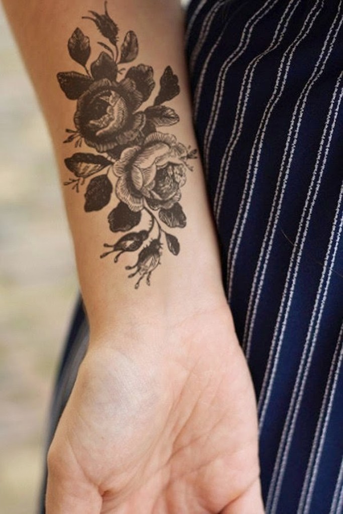 5 Stunning Flower Wrist Tattoo Ideas for Women