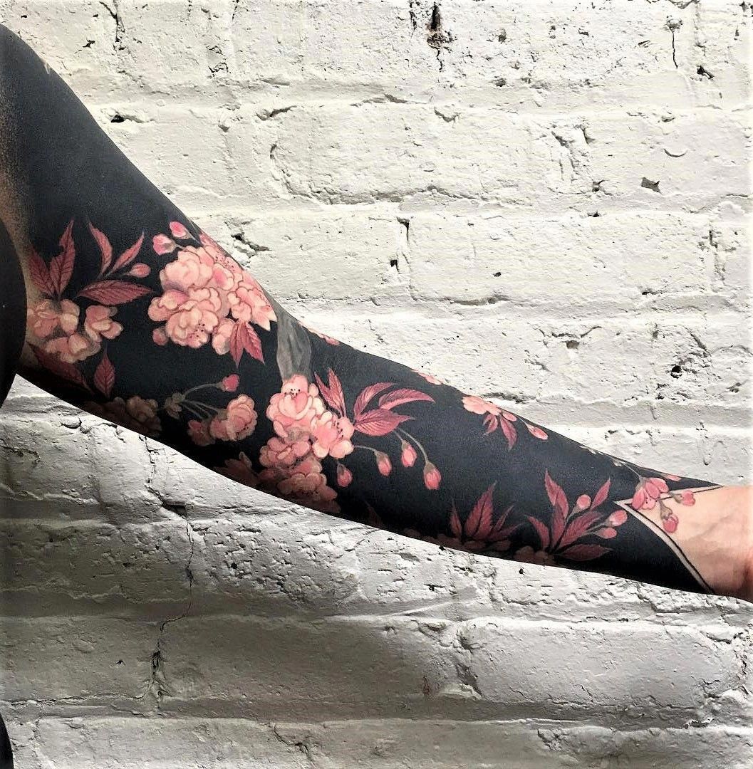 Flowers And Blackout Sleeve Tattoo Sleeve Tattoos Solid Black Tattoo Arm Sleeve Tattoos