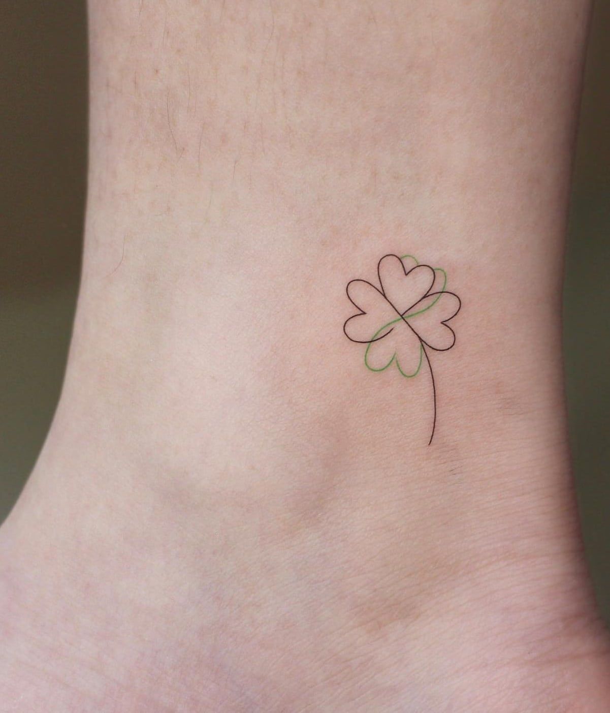 Four Leaf Clover Tattoo Meaning Article It Is Said That Each Leaf