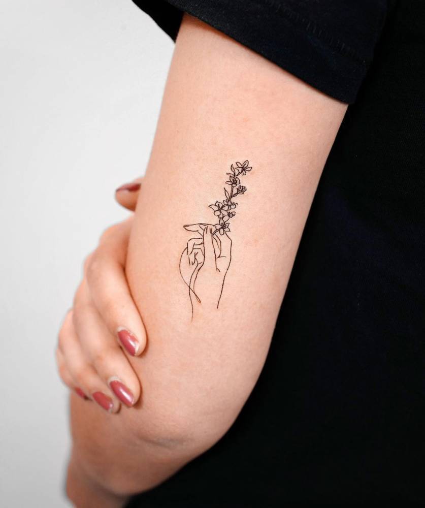 Hand Holding Flower Tattoo Tatouage Main Tenant Une Fleur Flower