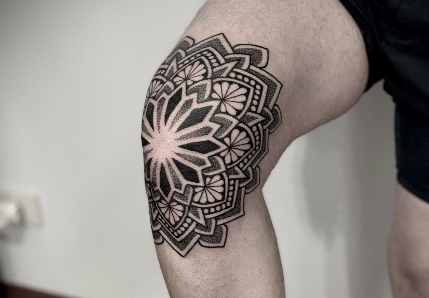 Knee Tattoo Flower Traditional Ink Tattoo Trendy Tattoos Knee Tattoo