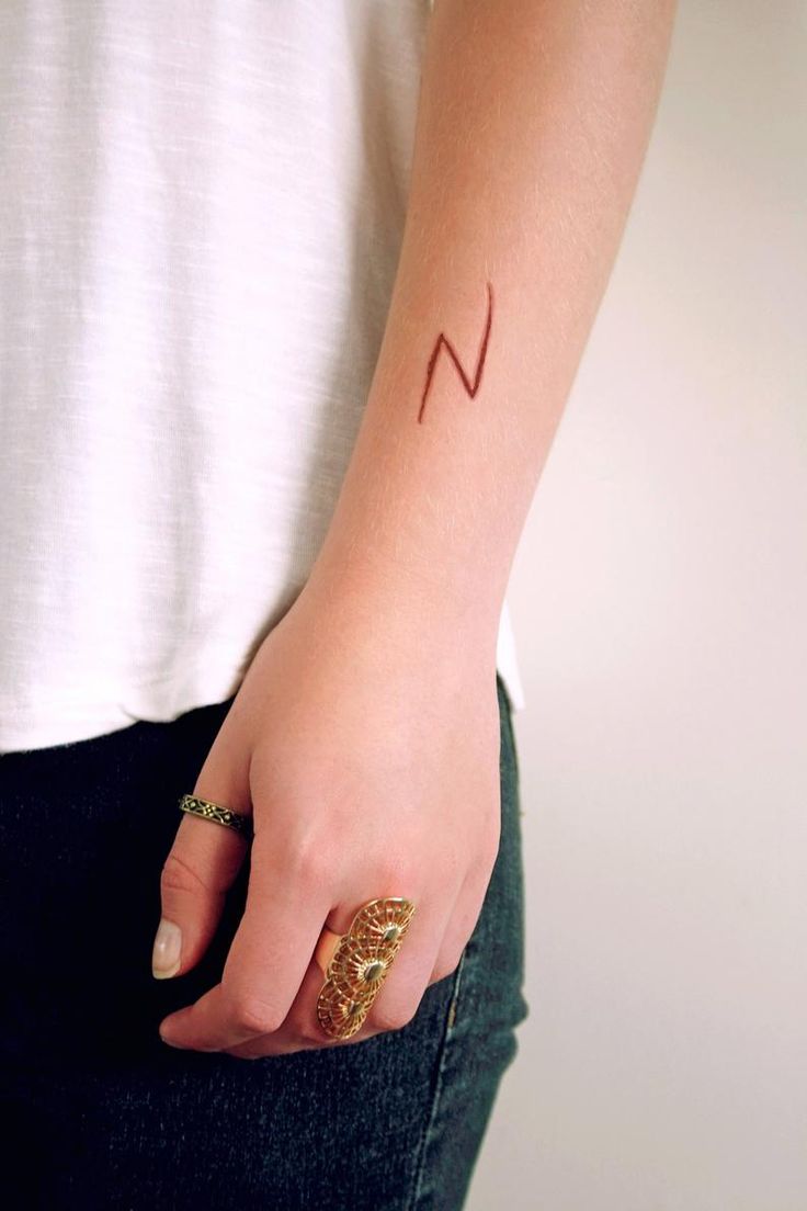 Lightning Bolt Temporary Tattoo: Boldly Express Your Style!