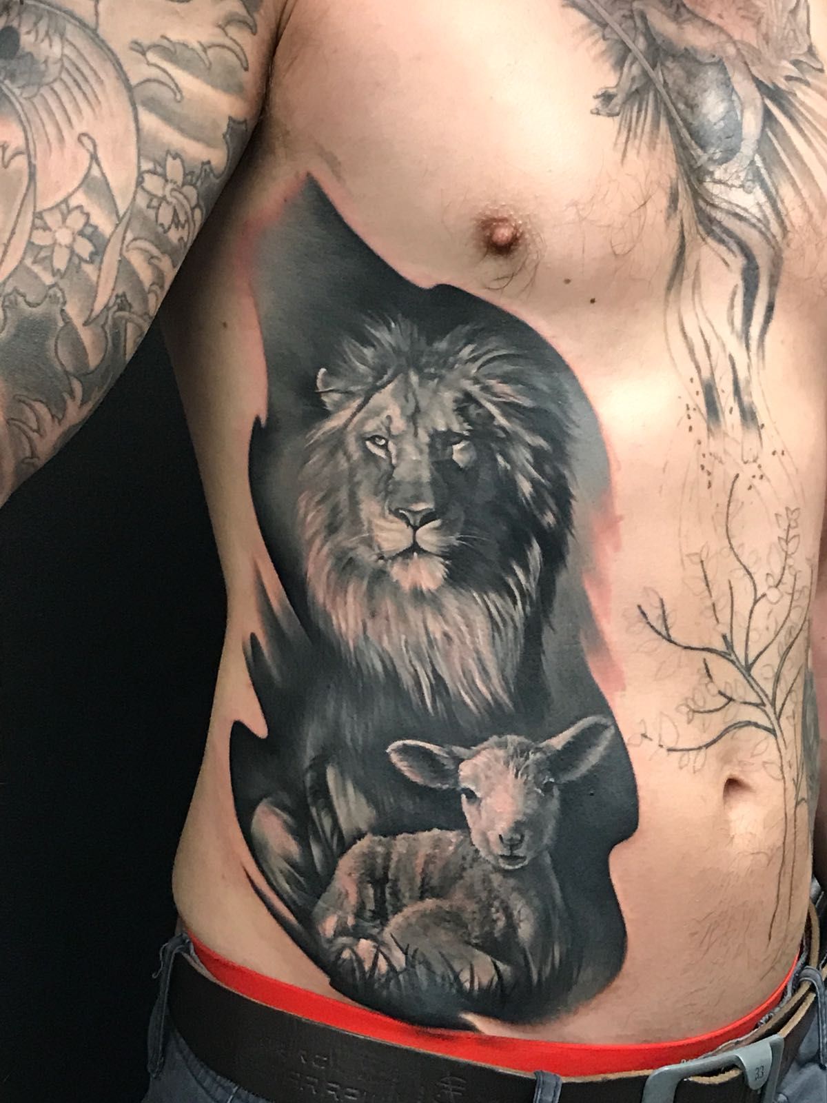 7 Stunning Lion and Lamb Tattoo Ideas