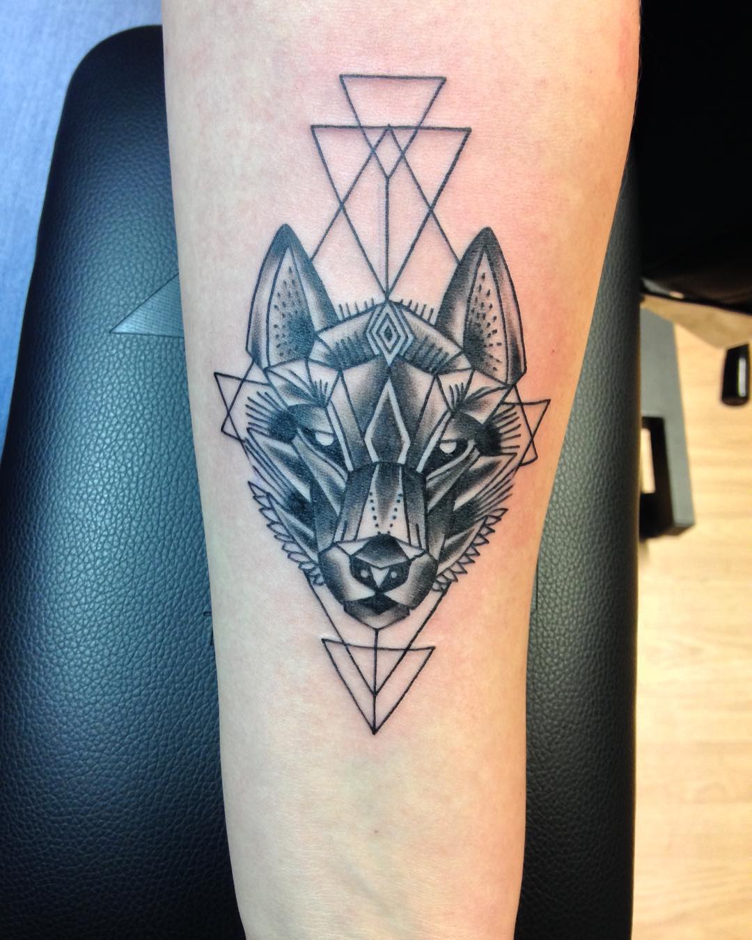 10 Stunning Lone Wolf Tattoo Designs for Solitude Seekers