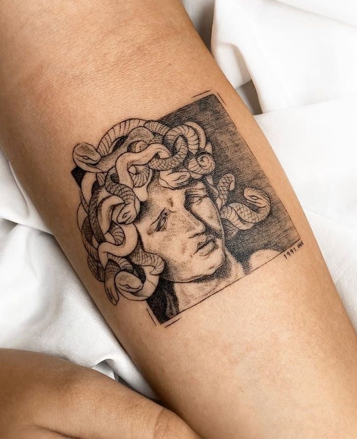 Medusa Tattoos What Do They Symbolize With Images