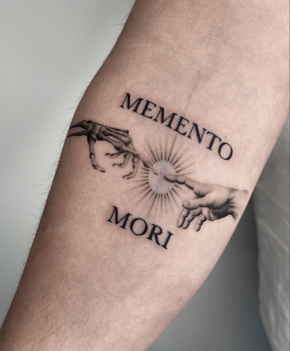 Memento Mori Minimaliste R Alisme Tattoo Hand Tattoos For Guys Wrist Tattoos For Guys Hand