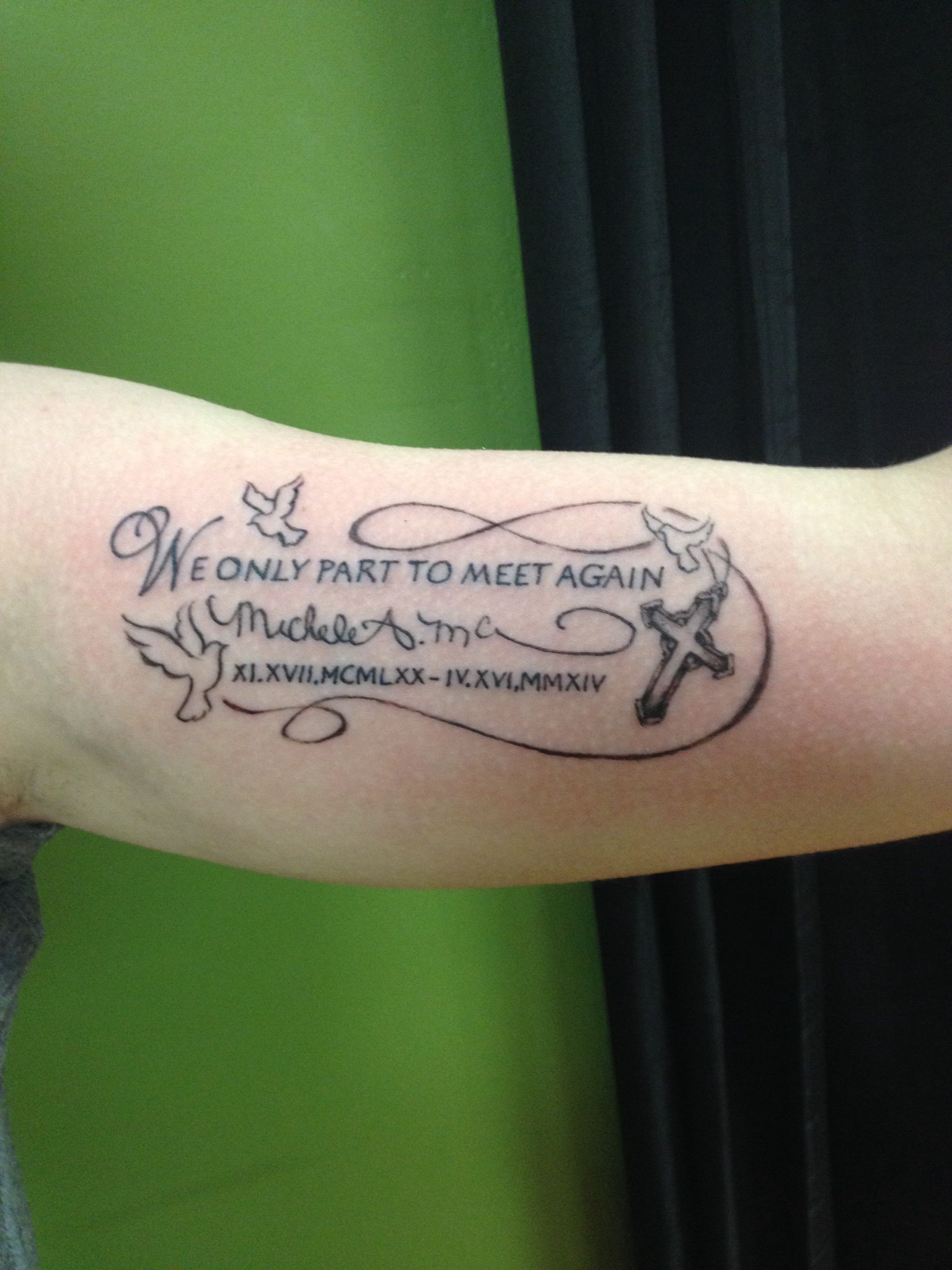 5 Heartfelt Memorial Tattoo Ideas for Mom