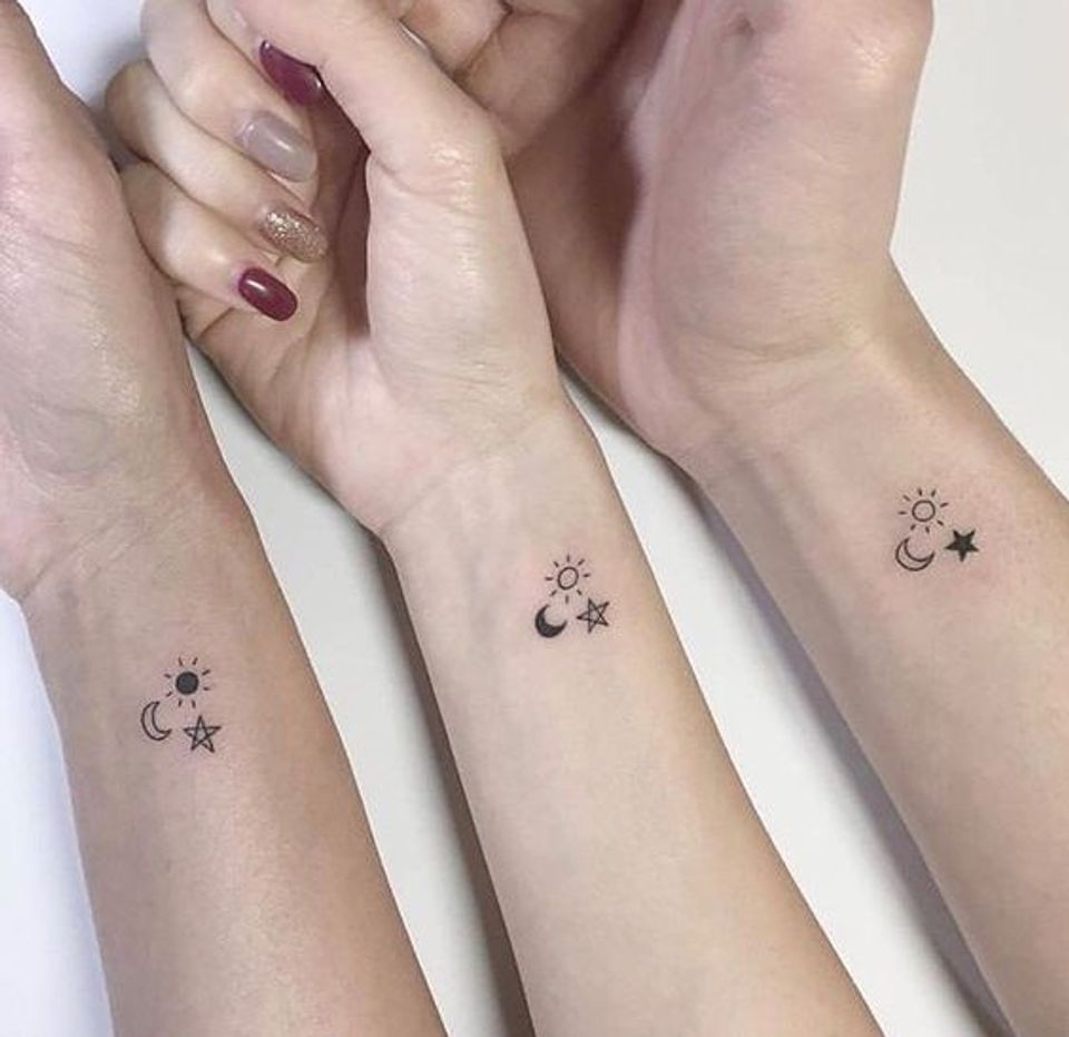 Mini Tattoos De Amigas: Eternal Bonds, Tiny Ink