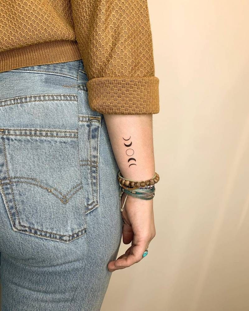 Minimalist Moon Phases Tattoo On The Forearm Tatuajes De Luna