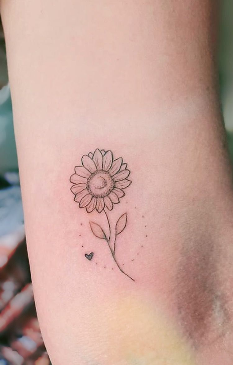 Minimalist Sunflower Tattoo Tattoo Artist Gray Ink Wristtattoos Sunflower Tattoo