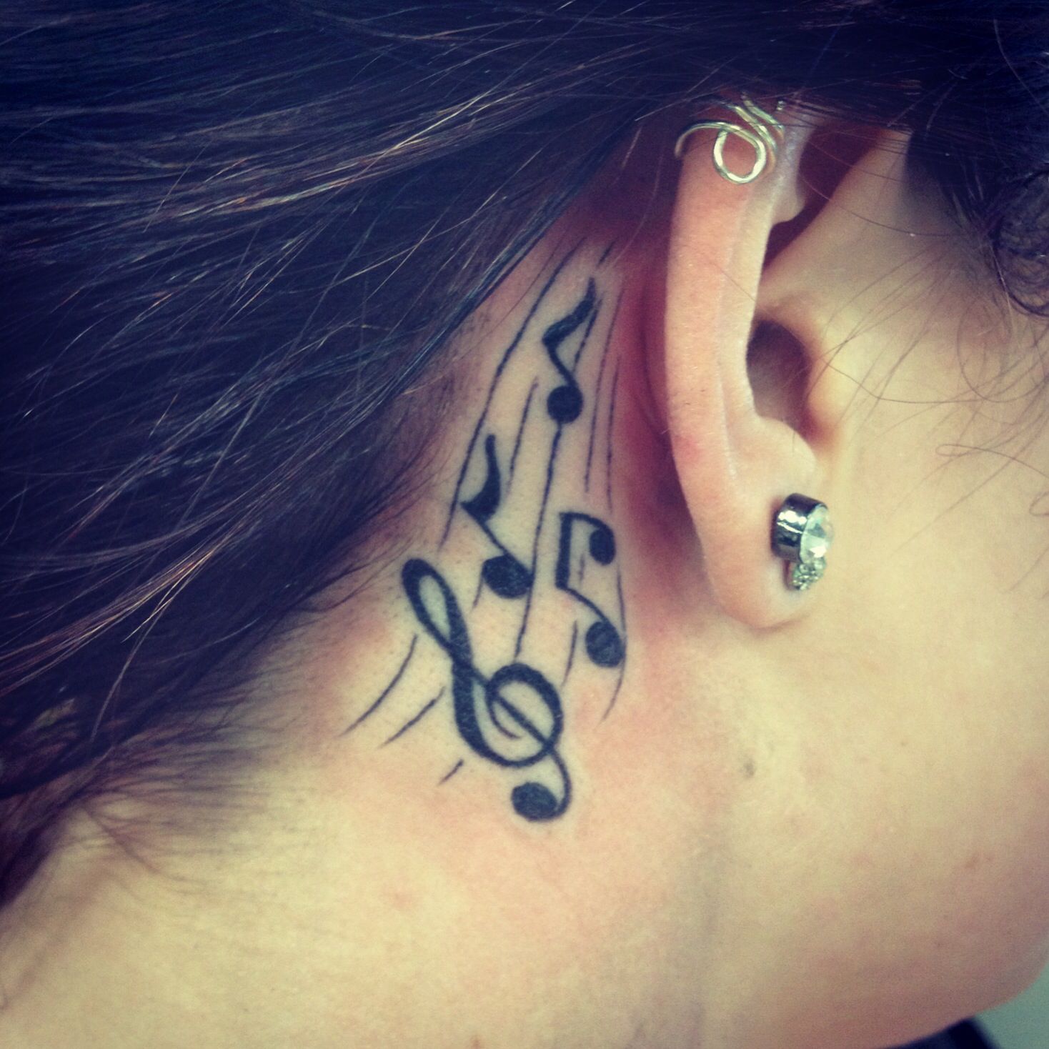 5 Stunning Music Note Tattoos for Behind Your Ear